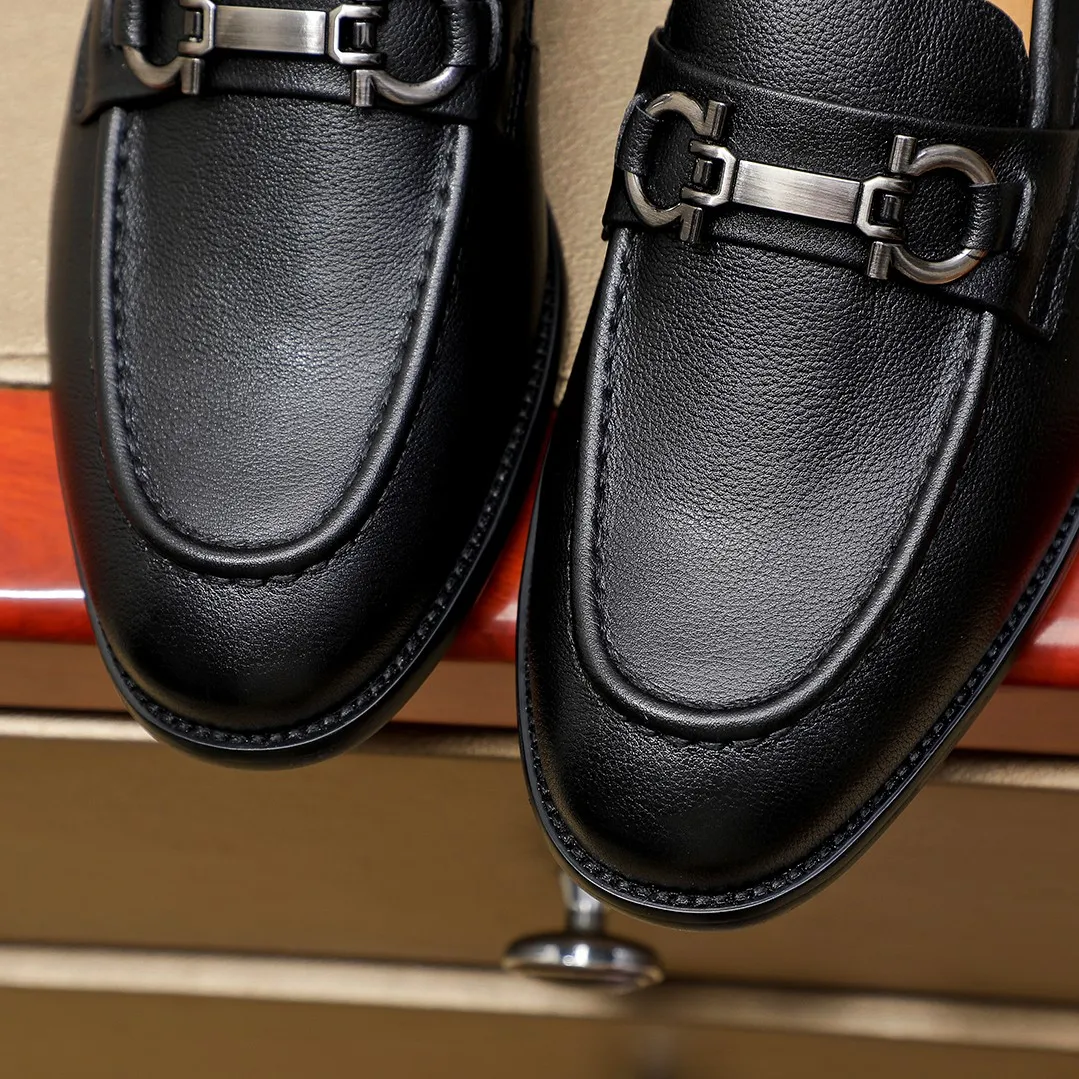 Men's shoes 💰480 🔥Ferragamo's new men's casual slip-on shoes🇨🇳Official website original 1:1 mold, original quality💯Fine workmanship, high-end luxury☘The upper is made of imported Italian first-layer cowhide🌴Luxurious water dyeing🐂Leather lining🍓Rubber wear-resistant and non-slip outsole, breathable and comfortable to wear🍍The first choice for high-quality men, optional! Code number 38-44 (45.46. Customized)